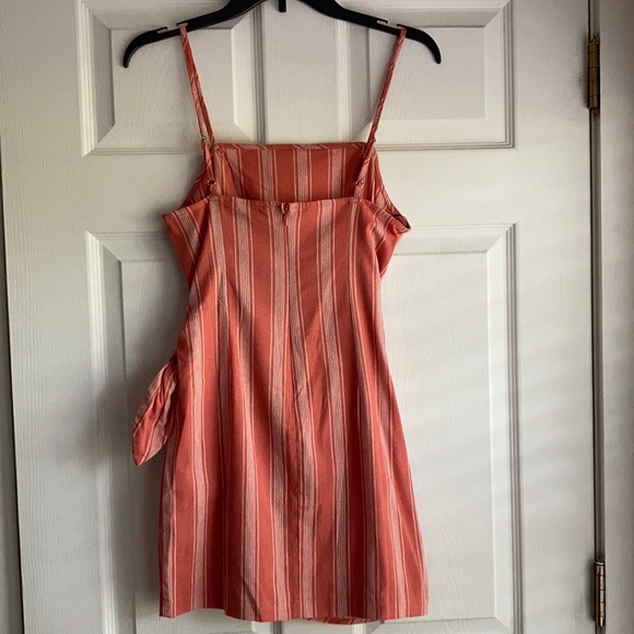Brand New Forever 21 Salom/Cream Dress - Picture 2 of 3